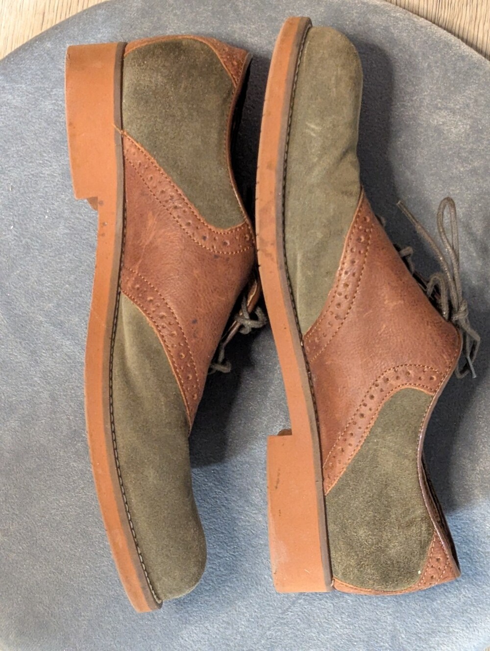 G.H. Bass & Co. Olive Suede and Brown Leather Saddle Shoes Oxfords Size 9 - Picture 4 of 11
